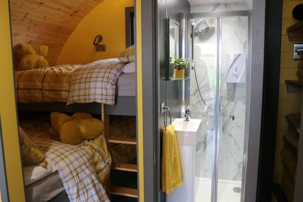 Glampods Glamping Pod - Meet Highland Cows And Sheep Elginヴィラ エクステリア 写真