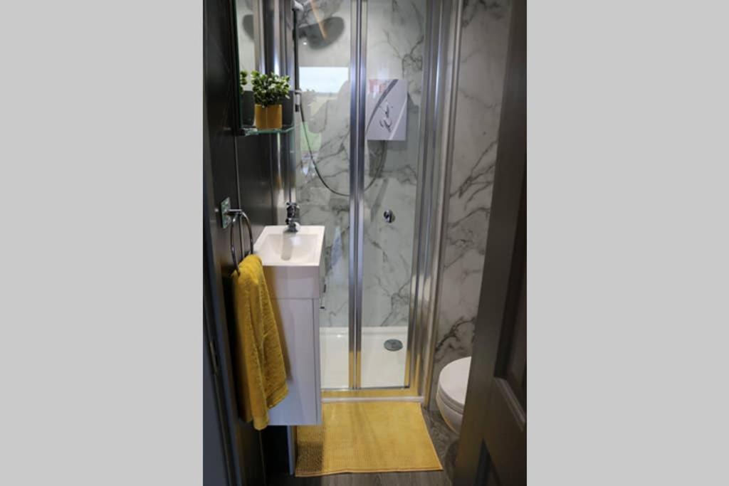 Glampods Glamping Pod - Meet Highland Cows And Sheep Elginヴィラ エクステリア 写真