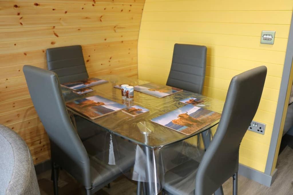 Glampods Glamping Pod - Meet Highland Cows And Sheep Elginヴィラ エクステリア 写真