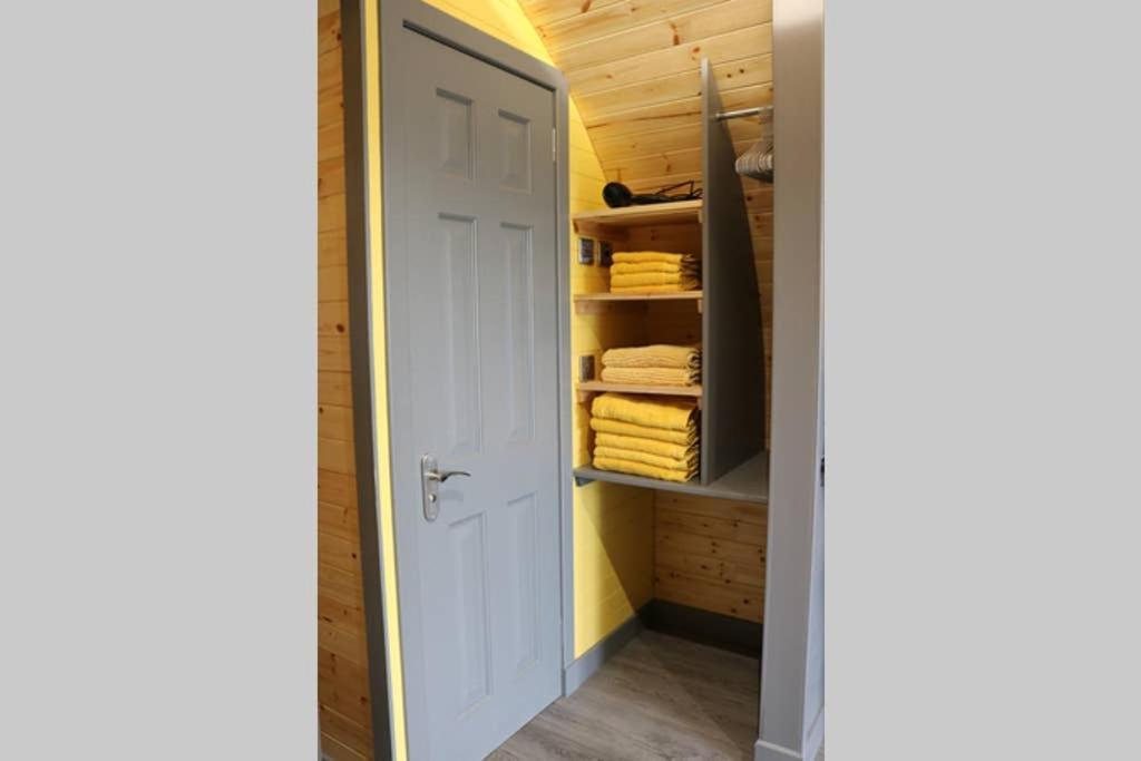 Glampods Glamping Pod - Meet Highland Cows And Sheep Elginヴィラ エクステリア 写真