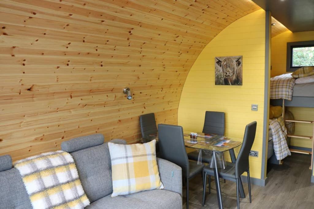 Glampods Glamping Pod - Meet Highland Cows And Sheep Elginヴィラ エクステリア 写真